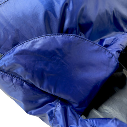 Close up of closure on Domex Trailblazer 500 XT 3-season down bag in closed position (blue)